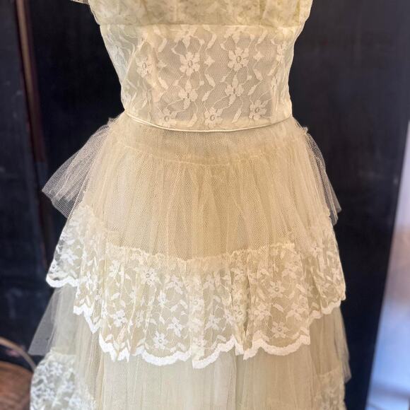 Women’s XS Dress Yellow Lace Tulle Gown Strapless Tiered Prom Bridal Dress Rare - Picture 4 of 5